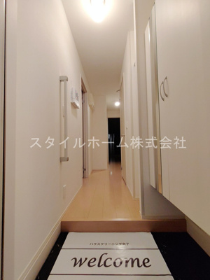 【玄関】 | アゼリアＡ棟 | イメージ写真です。