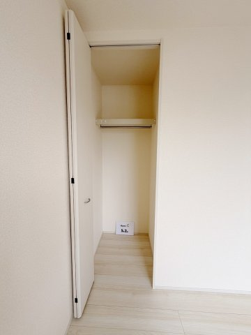 春日部市粕壁東　第3　全1棟の収納|長いコートやワンピースの収納も！