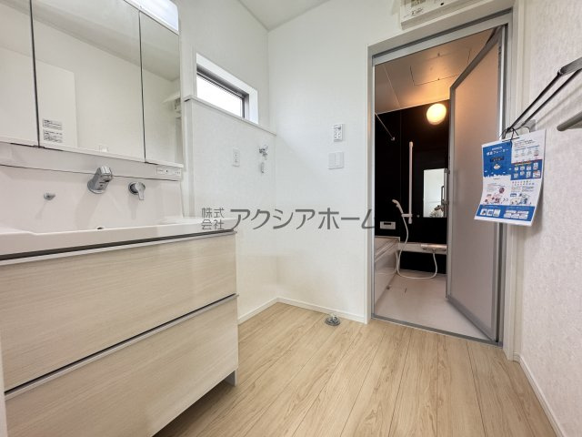 入間市大字下藤沢・全13棟　新築一戸建　11号棟の独立洗面台|シャンプードレッサー付洗面化粧台