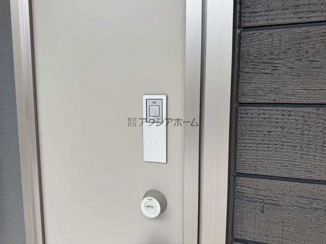 入間市大字下藤沢・全13棟　新築一戸建　11号棟の設備|ワンタッチで開錠・施錠出来ます