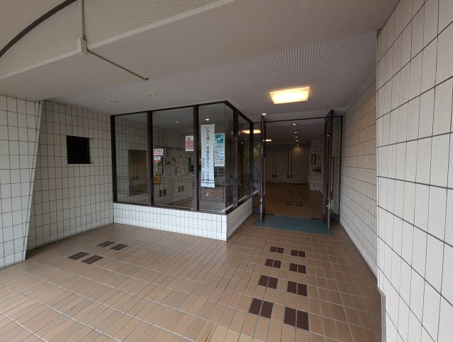 千舟リバーサイドヴィラA棟のエントランス
