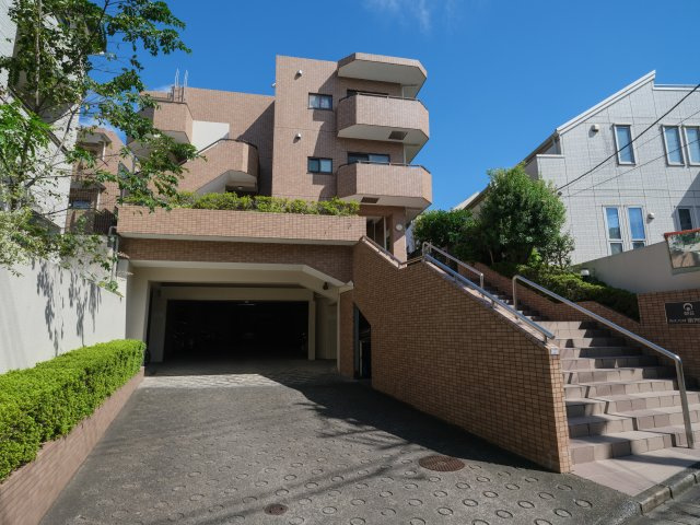 朝日クレス・パリオ南阿佐谷の外観|朝日クレス・パリオ南阿佐谷１階部分のお部屋は通常仲介手数料２０３万９４００円→０円！さらにキャッシュバック１６万円にて即日現地案内可能です！