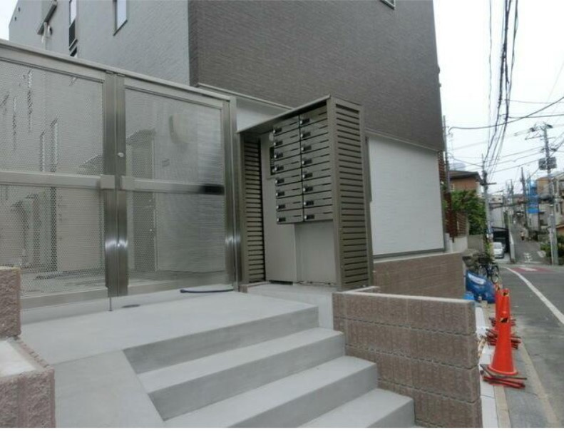 Ｒｅｖｅ渋谷本町のエントランス