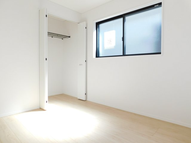 名古屋市北区東味鋺３丁目の新築一戸建の洋室|◇洋室◇　　明るい洋室５．２帖　全居室収納完備！
