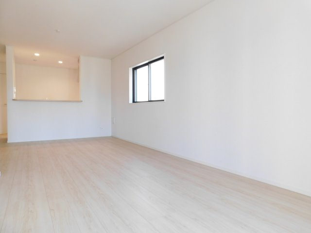 名古屋市北区東味鋺３丁目の新築一戸建の居間・リビング|◇リビング◇　　明るく広いリビング１８．０帖　会話が弾む対面キッチン♪