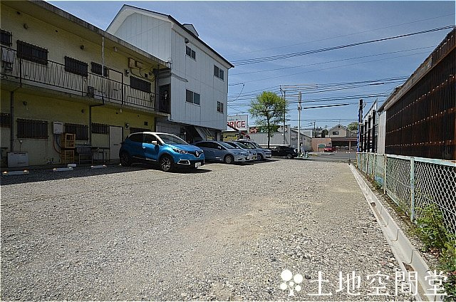 ＹＭＭビルの駐車場
