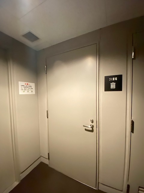 各階ゴミ置き場あり（粗大ごみは所定の場所へ）