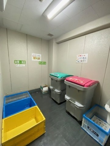 各階ゴミ置き場／24時間ゴミ出し可能