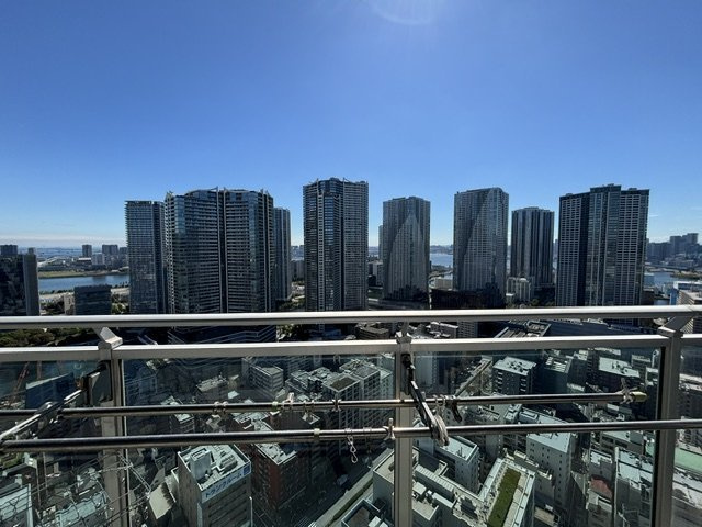 南側眺望ですので、東京湾花火大会も見えると良いのですが。。
