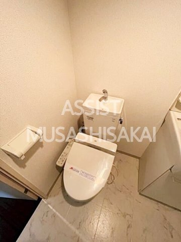 ファーストヒルズ武蔵小金井B棟のトイレ|写真：設備同仕様の別物件です