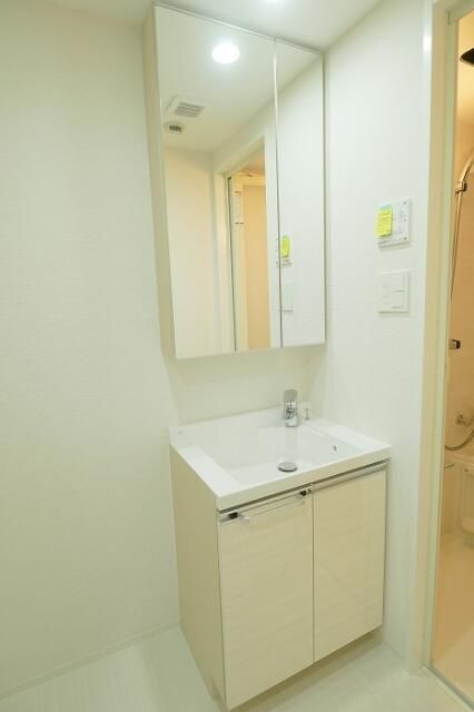 ＰＲＥＭＩＵＭ　ＣＵＢＥ　池袋要町の洗面所