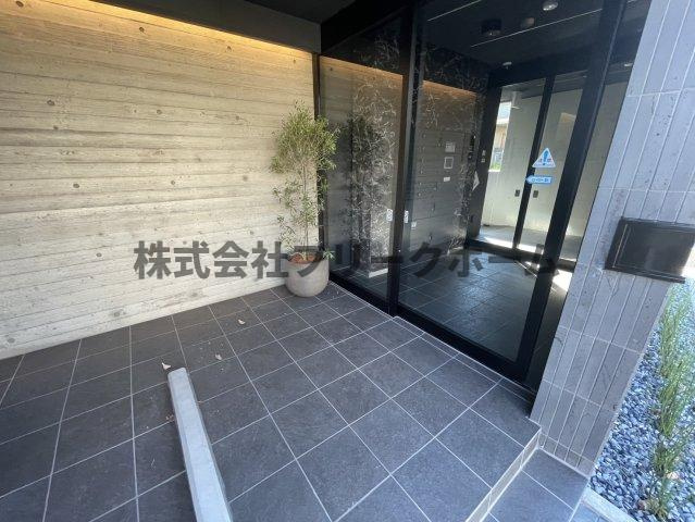 武蔵野市関前３丁目の賃貸マンションのエントランス