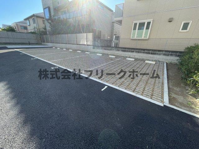 武蔵野市関前３丁目の賃貸マンションの駐車場