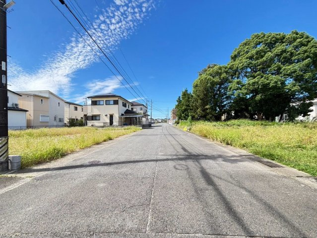 タマタウン　羽島市福寿町間島（竹鼻小Ⅲ）　全2区画分譲の前面道路含む現地写真|「現地（202●年●月●日）撮影」　
■前面道路　
■ヤマダ不動産　株式会社リライフ