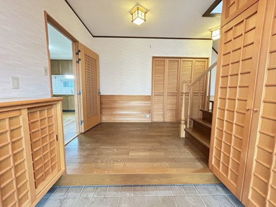 【玄関】 | 弘前市大字宮園・中古住宅 | 【現況】玄関内部です。