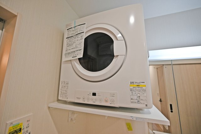 摂津市別府2丁目新築一戸建て│3SLDK+駐車1台可の設備|乾燥がスピーディーで家事の時短に役立つガス衣類乾燥機「乾太くん」を完備しています。