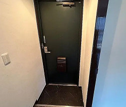 エスティドミールの玄関