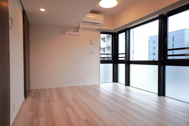 ベルファース神田神保町の居間・リビング|※写真は同タイプ住戸です。