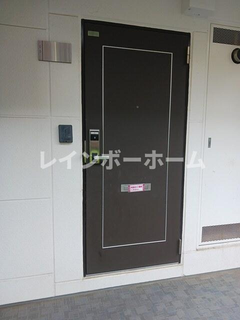 ラディッシュⅣ【非対面対応】接客・申込・契約オンライン！LINE×相談可！のエントランス|落ち着いたエントランスです