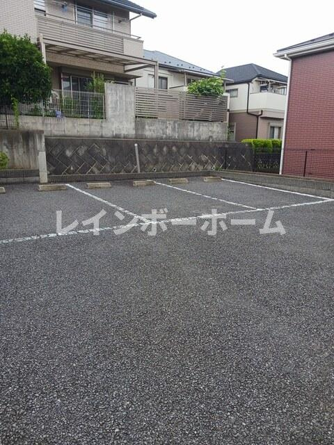 ラディッシュⅣ【非対面対応】接客・申込・契約オンライン！LINE×相談可！の駐車場|駐車場があるので、車を買う予定の方も安心です
