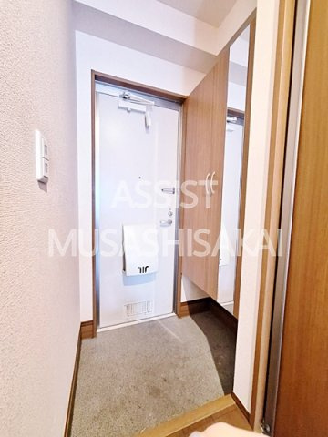 クレールヴェルデの玄関|写真：設備同仕様の別物件です