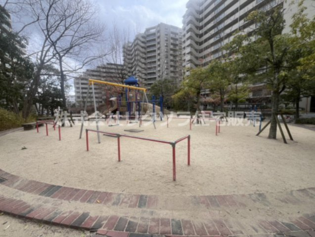 オークヒルズ香里四番館の現況写真|敷地内公園
■物件内覧・資金計画相談・住宅ローン相談、リフォーム相談、お問合せ受付中■
※当日・翌日のご内覧、ご相談はお電話でのお問合せがスムーズです！