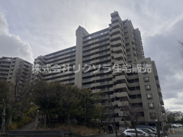 オークヒルズ香里四番館の外観|新しい生活にいかがでしょうか？外観はお住まいの顔になります。こだわりたいポイントですね。水回りリフォームやリノベーションも承ってます。
■現地見学・資金計画相談・住宅ローン相談もお問合せ受付中■