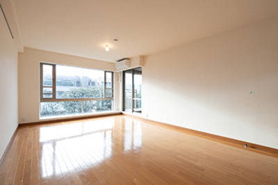 【居間・リビング】 | グランフォート目黒 | ※写真は同タイプ住戸です。