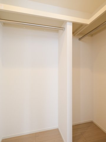 グランドメゾン永福町の収納|グランドメゾン永福町：ウォークインクローゼット画像です！