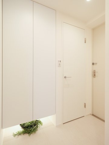 グランドメゾン永福町の玄関|グランドメゾン永福町：玄関にはシューズボックスがあり靴もスッキリ収納可能です！