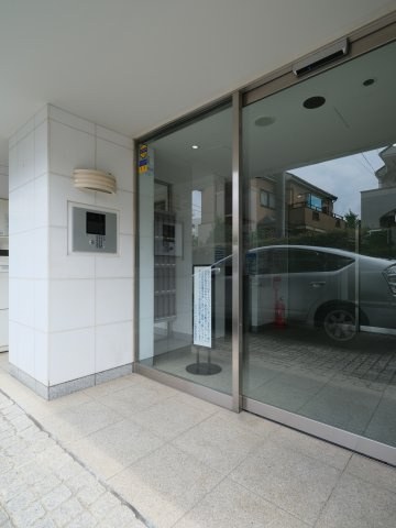 グランドメゾン永福町のエントランス|「永福町」駅徒歩８分！平成１２年築・オートロック付きマンション、グランドメゾン永福町は即日現地案内可能となっておりますので、お気軽にお問い合わせください！