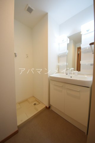 【設備】 | フローラ東戸塚 | 室内洗濯機置場です
