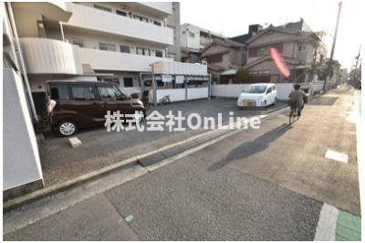 ネオハイム山本の駐車場