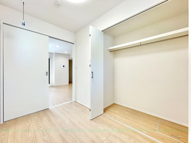 ルミエールM平安通の洋室