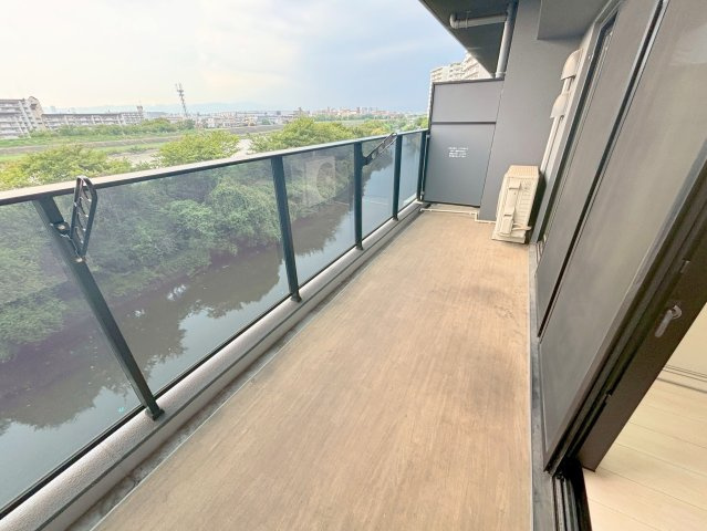 バンクのバルコニー