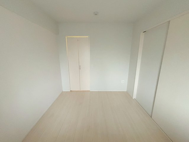 バンクの洋室