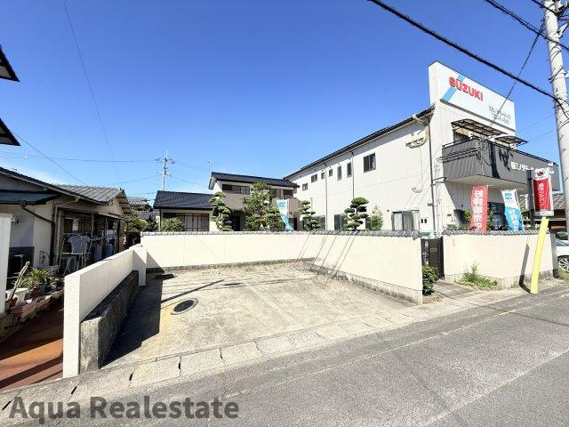 坂出市宮下町　リノベ住宅の駐車場|前面道路含む現地写真です