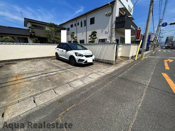 坂出市宮下町　リノベ住宅の駐車場|駐車スペースもあります