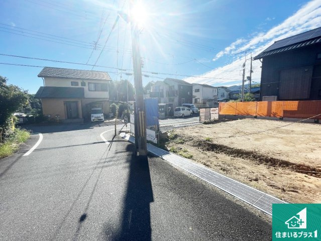大津市衣川　第2期　新築一戸建ての前面道路含む現地写真|周辺は落ち着いた街並みの住宅地！子育てがしやすい住環境です！まだ未完成ですが、現地でしかわからない事もございます。是非一度ご覧ください。
