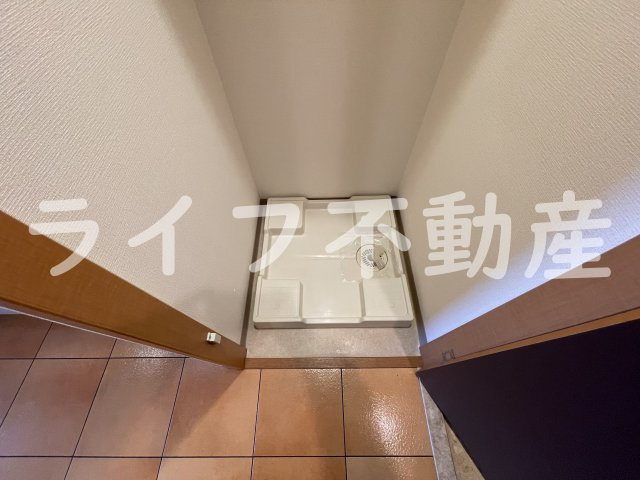 ディナスティ東大阪センターフィールドの洗面所|明るい洗面所です