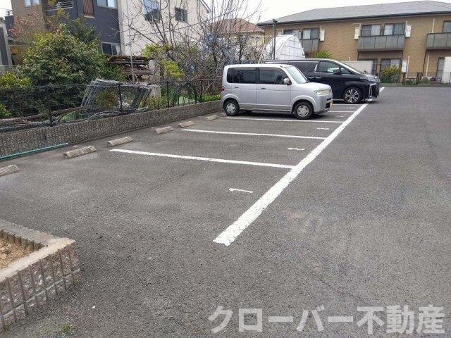 レオパレスＳｕｃｃｅｓｓの駐車場