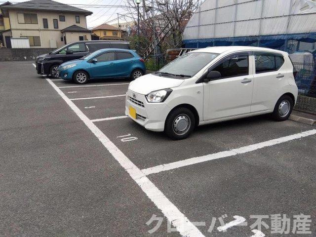レオパレスＳｕｃｃｅｓｓの駐車場