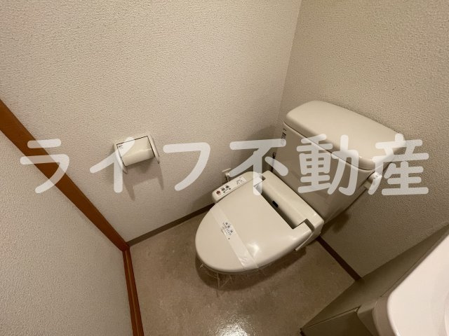 ディナスティ東大阪センターフィールドのトイレ|落ち着いた色調のトイレです