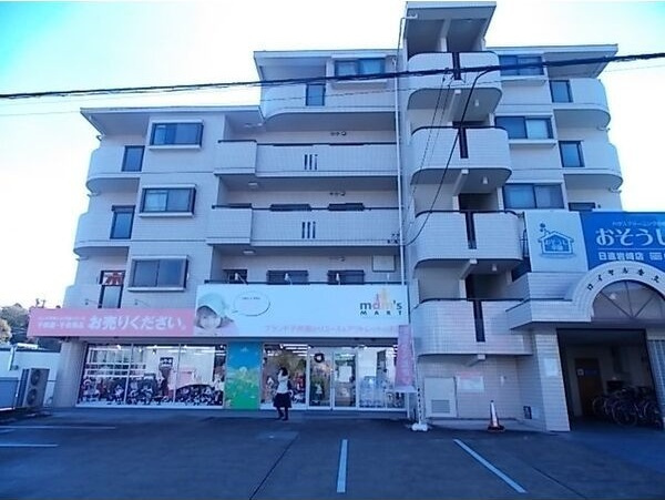ロイヤル香久山の外観