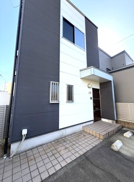 荒子１丁目貸家のエントランス