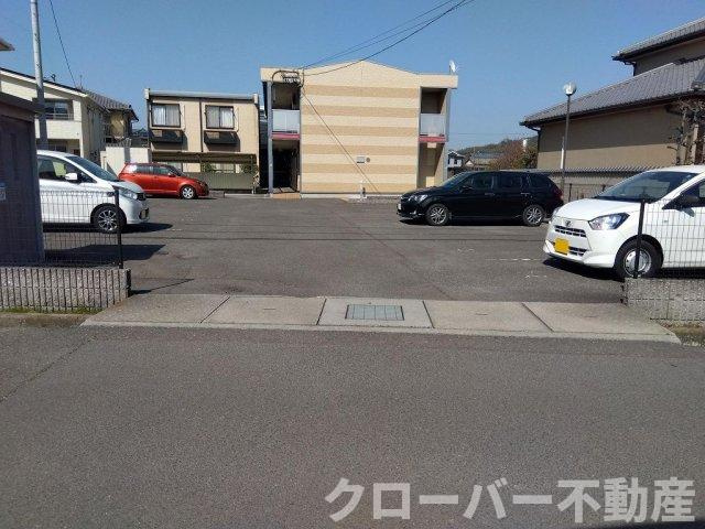 レオパレスヴィラージュ丸亀の駐車場
