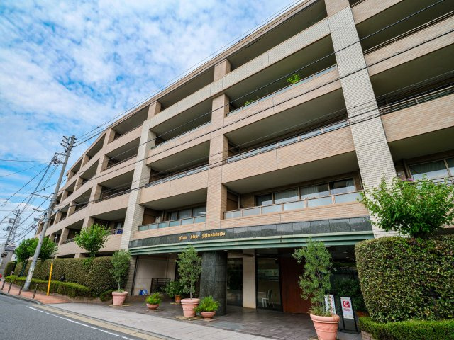 ライオンズステージ下高井戸の外観|ライオンズステージ下高井戸３階部分のお部屋は通常仲介手数料３３５万９４００円→０円！さらにキャッシュバック２７万円にて即日現地案内可能です！