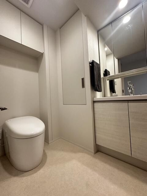 ＯＮＥ　ＲＯＯＦ　ＲＥＳＩＤＥＮＣＥ　ＮＩＳＨＩＮＩＰＰＯＲＩの洗面所
