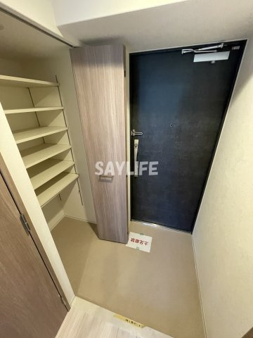 メルディア大阪EASTワールドアイの玄関