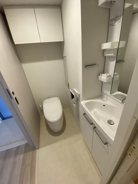 ＯＮＥ　ＲＯＯＦ　ＲＥＳＩＤＥＮＣＥ　ＮＩＳＨＩＮＩＰＰＯＲＩの洗面所